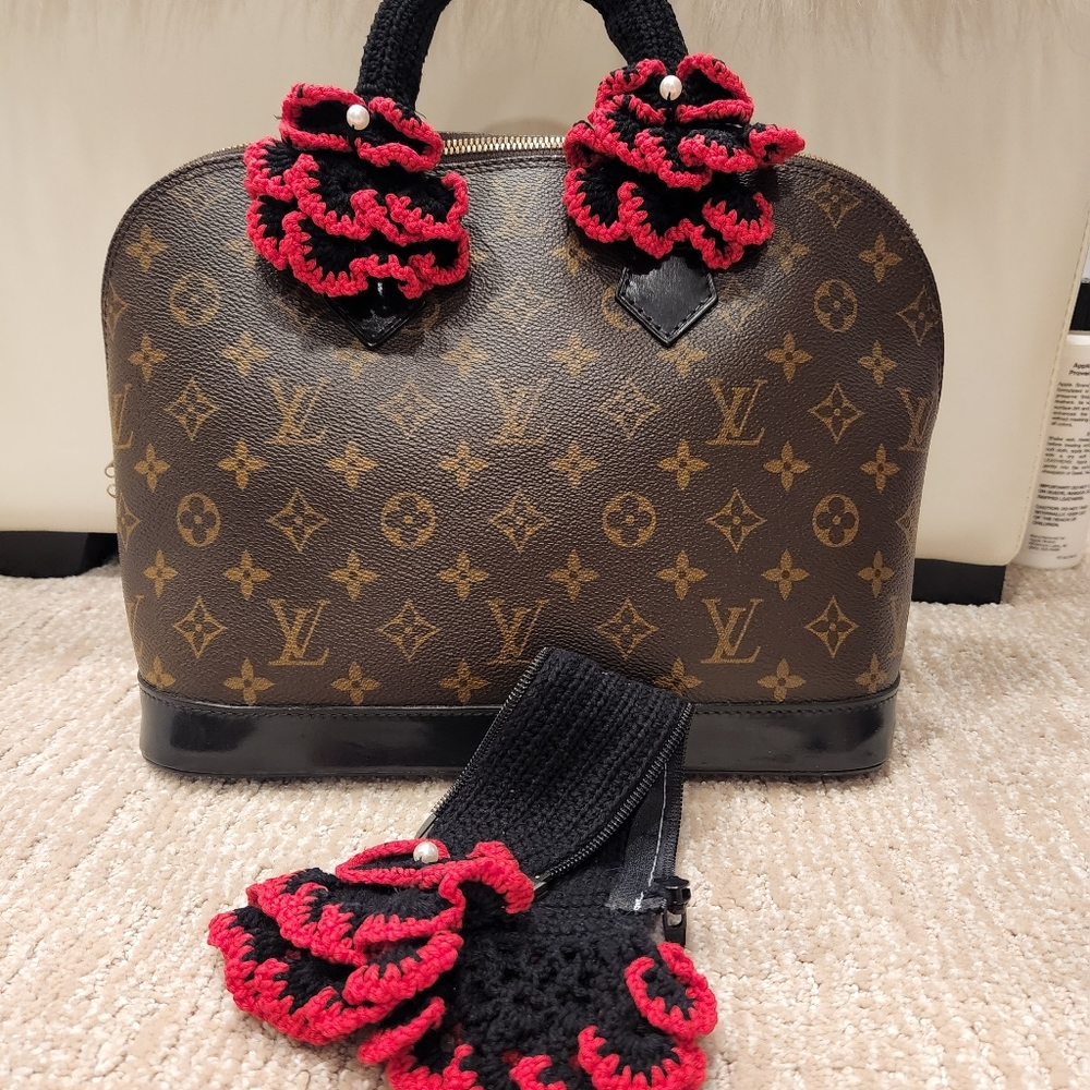 Handmade Crochet handbag handle cover!
